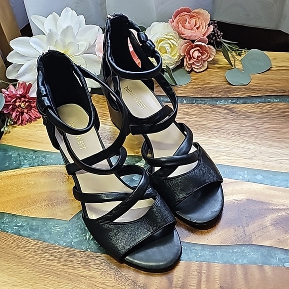 Nine West Black Leather Strappy Sandals | Size 8.5 M - Picture 2 of 7